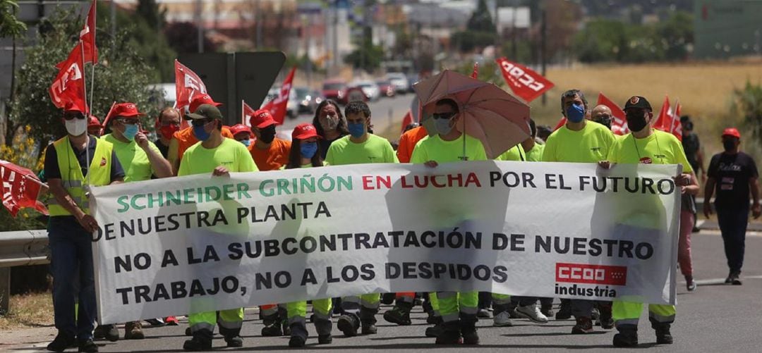 Los trabajadores de Schneider Griñón ya se han manifestado en varias ocasiones por el futuro de la fábrica