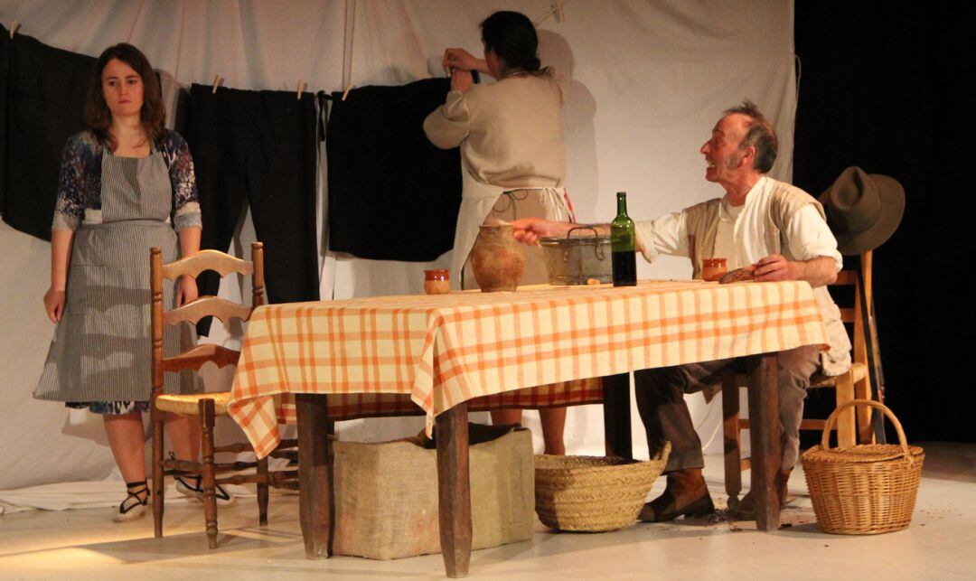 Un momento de la representación del ensayo abierto del segundo acto de 'Cierva Acosada'