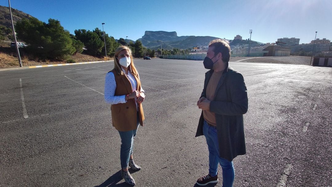 Navarro y Morcillo en el aparcamiento, campamento base en Petrer