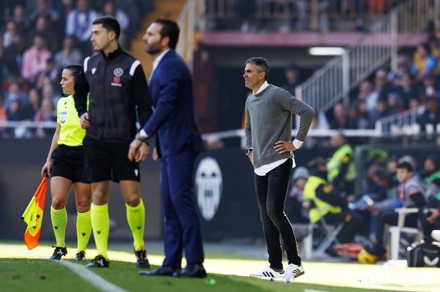 Garitano con los brazos en jarra.