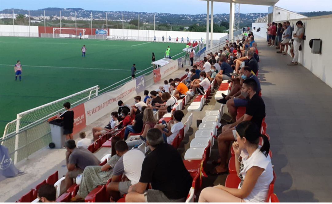 Grada del campo municipal de fútbol de Jávea.