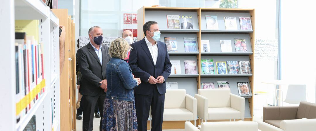Visita a la nueva biblioteca
