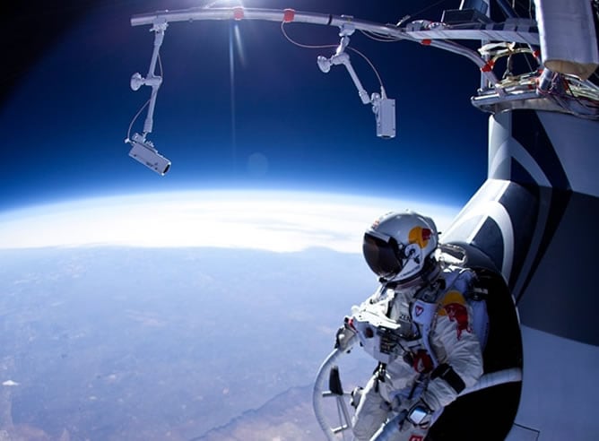 Felix Baumgartner en su última caída triplicó la altitud a la que viajan los jets en vuelo crucero