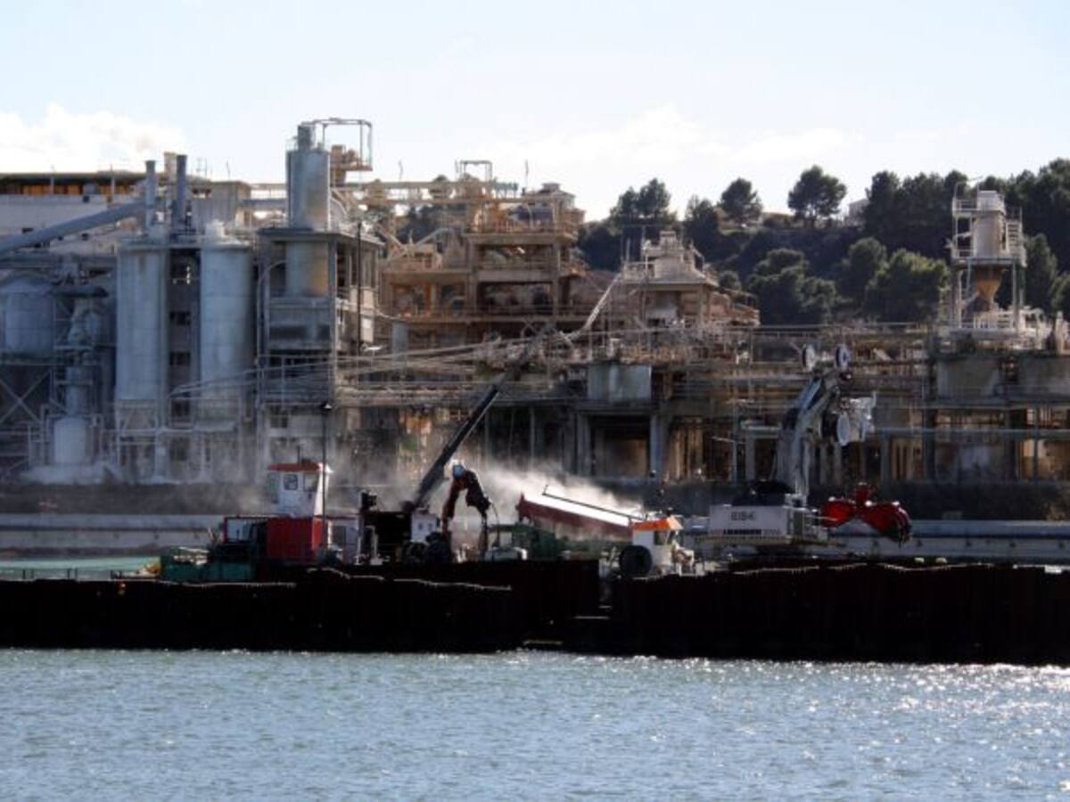 Tretze detinguts de l'empresa que ha fet la descontaminació del pantà de Flix