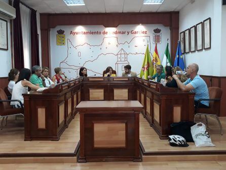 Momento del Consejo Escolar Municipal, con presencia de la Delegada de Educación