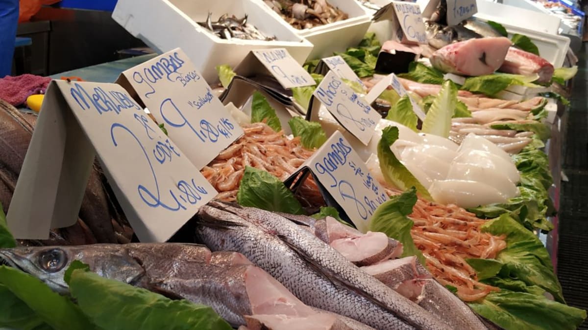 Caen las ventas en el Mercado de Abastos de la plaza Esteve por el "éxodo" de los jerezanos en verano