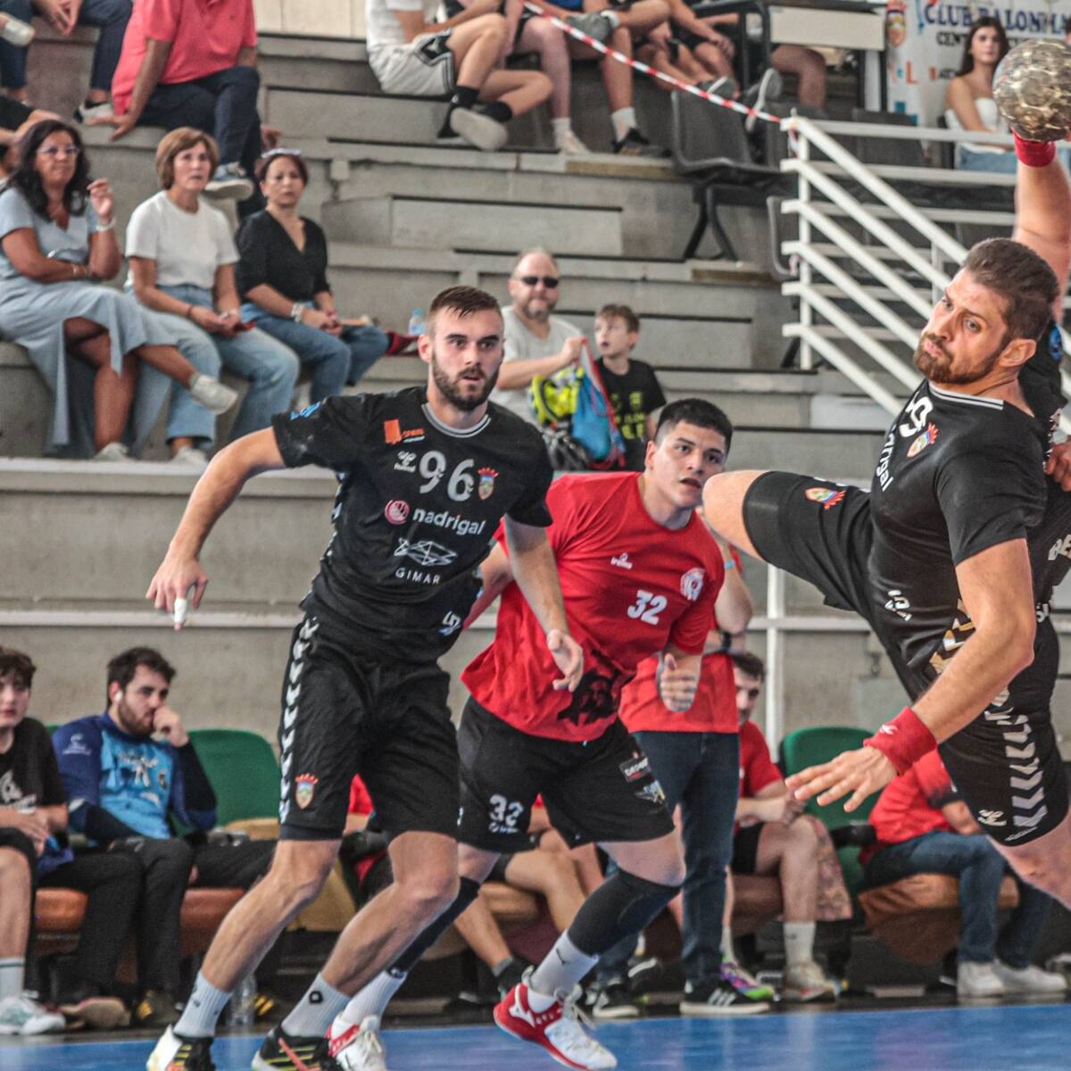 El Elda - C.E.E. logra una victoria sin brillo ante el LIMOBEL Pozuelo de Calatrava (23-15)