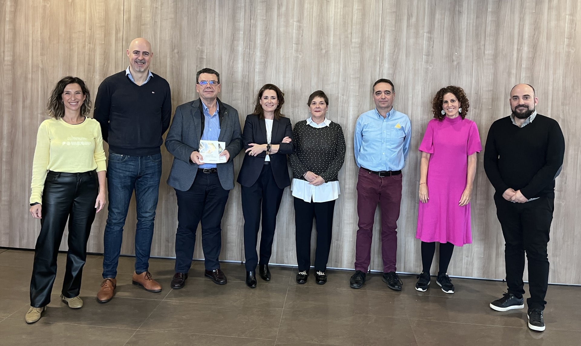 Encuentro en Tafalla de empresas exportadoras o internacionales en el marco del proyecto Invest In Navarra Media: Olga García (Consorcio), Tomás Antoñana (Bodega Inurrieta), Miguel Ugalde (Tafalla Iron Foundry), Berta Anaut (Beripan y presidenta de AEZMNA), Rosi Domingos (Presidenta Consorcio), Ignacio Ezpeleta (GKN Driveline Automotive), María Iturria (asistencia técnica) y Alberto Sarnago (Embutidos Hortanco).