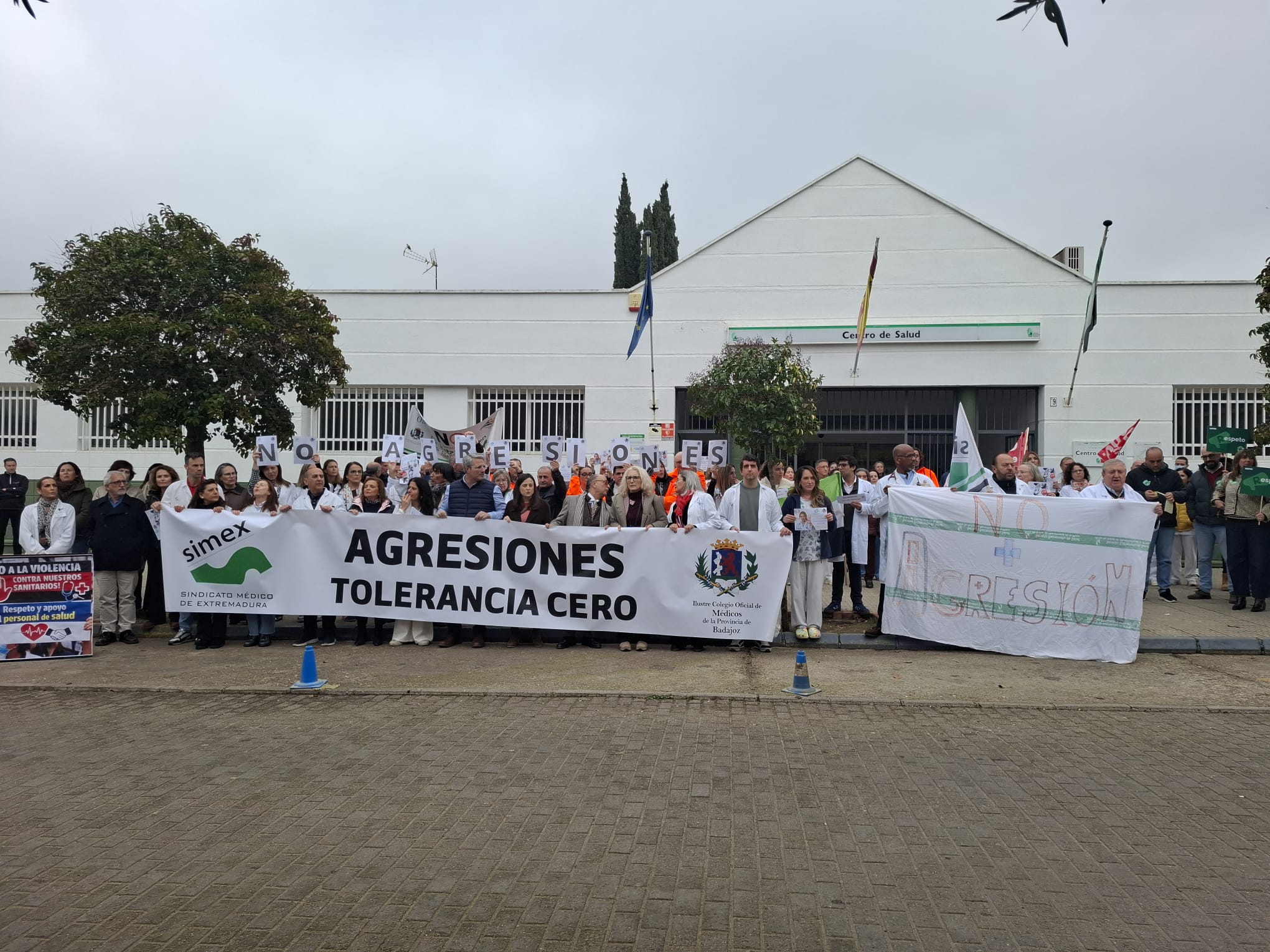 Concentración de protesta en Villanueva de la Serena contra agresiones a personal sanitario