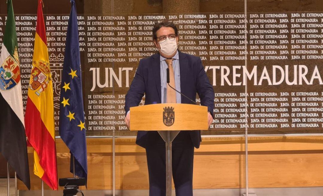 El vicepresidente segundo y consejero de Sanidad, José María Vergeles, en una imagen de archivo