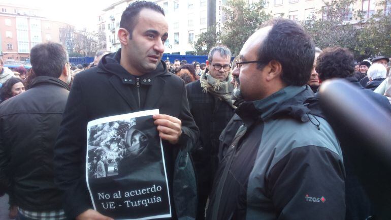 Cientos de personas concentradas en la Plaza del Pilar