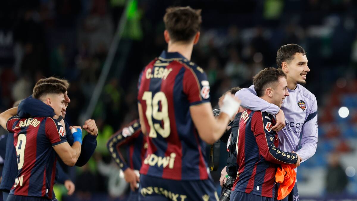 La primera victoria del Levante en casa llega por la vía épica