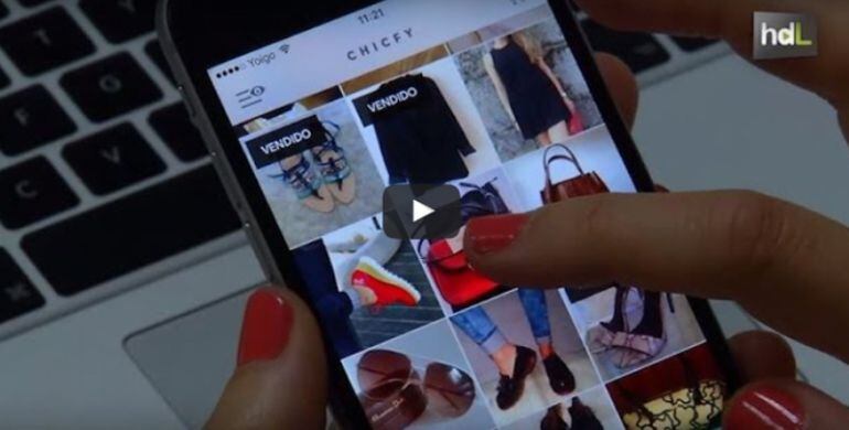 Captura del vídeo de Historias de Luz sobre la &quot;apli&quot; Chicfy de compra-venta de ropa de segunda mano