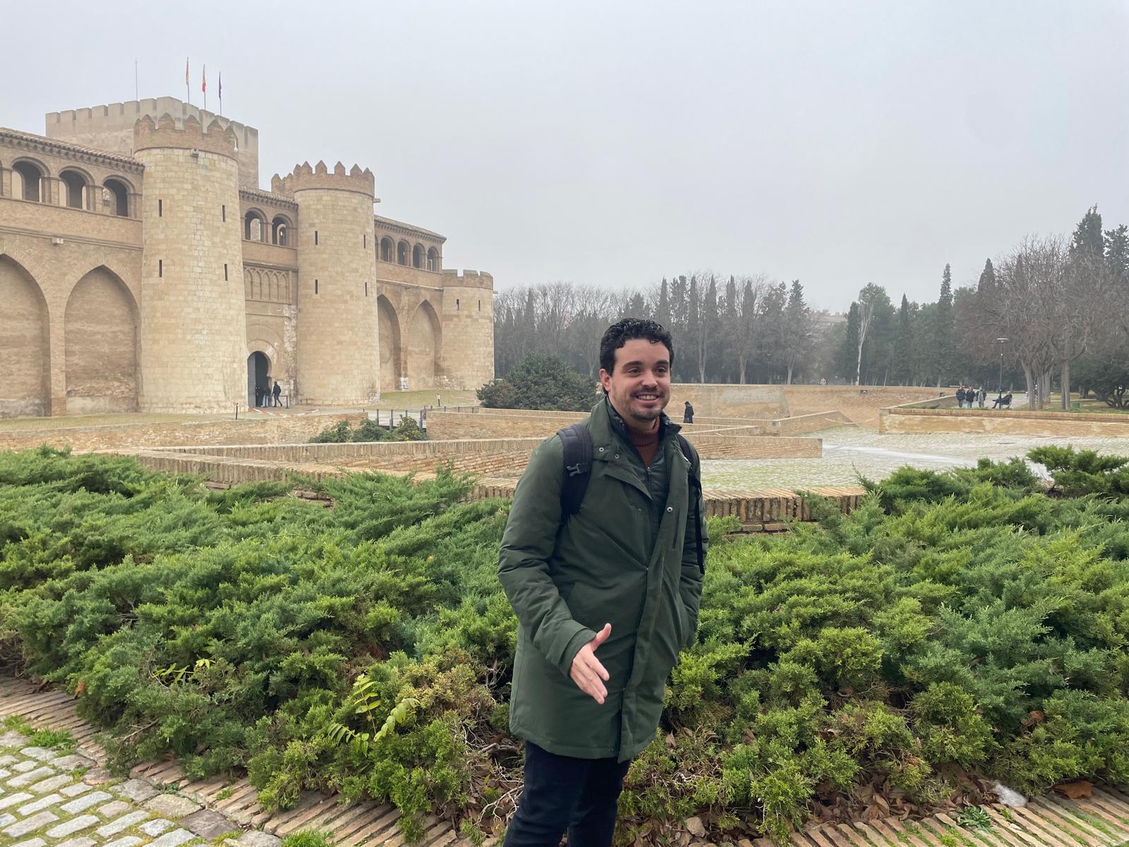 El candidato al PSOE aragonés, Darío Villagrasa, durante el anuncio en el palacio de la Aljafería