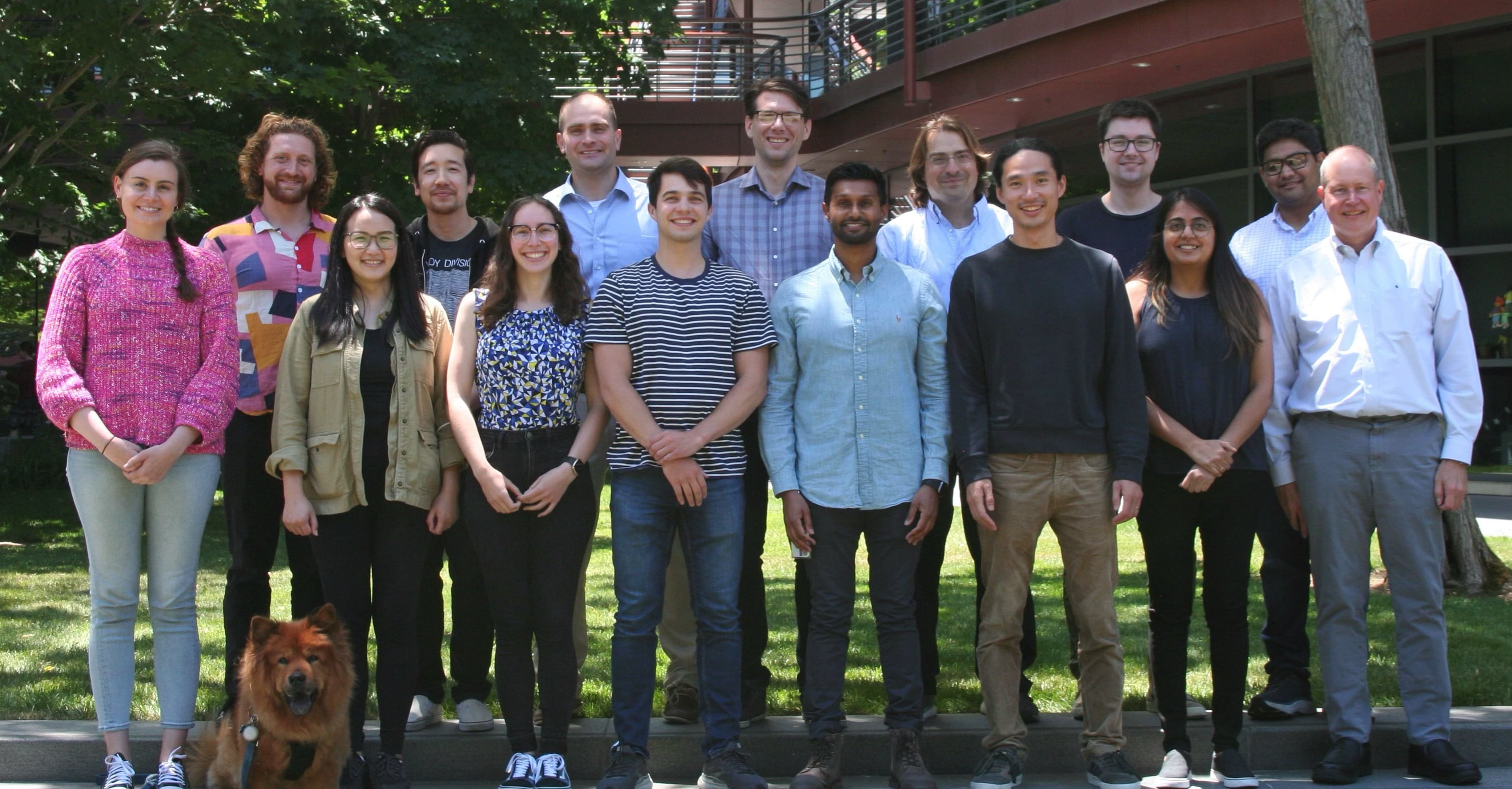 Foto de Grupo de Matthew Willsey y Jaimie M. Henderson junto al equipo que llevó a cabo el descubrimiento en el Laboratorio Traslacional de Prótesis Neurales de la Facultad de Medicina de la Universidad de Stanford