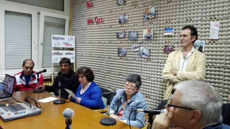Integrantes de la Fundación San Cebrián visitan las instalaciones de Radio Gurugú en el Centro Sociosanitario Hermanas Hospitalarias de Palencia