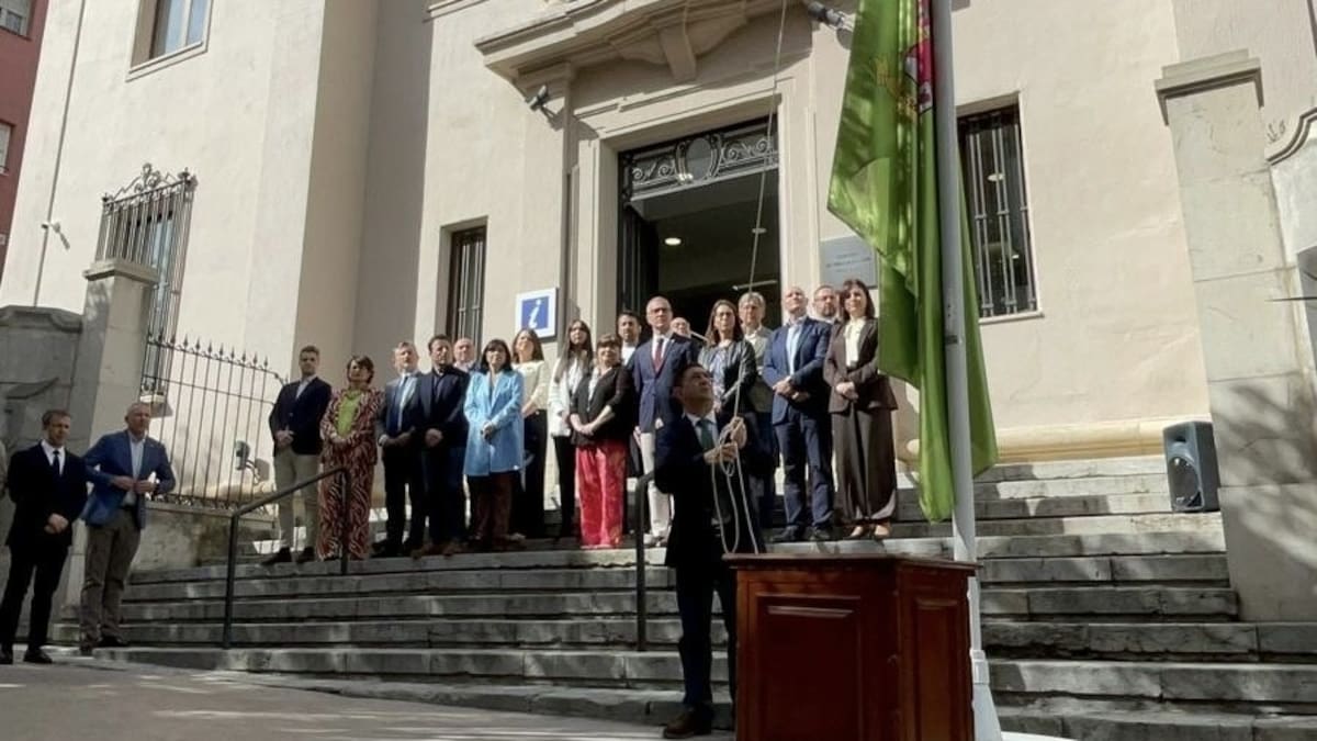 El izado de la bandera de Jaén da comienzo a las actividades del Día de la Provincia y la Feria de los Pueblos