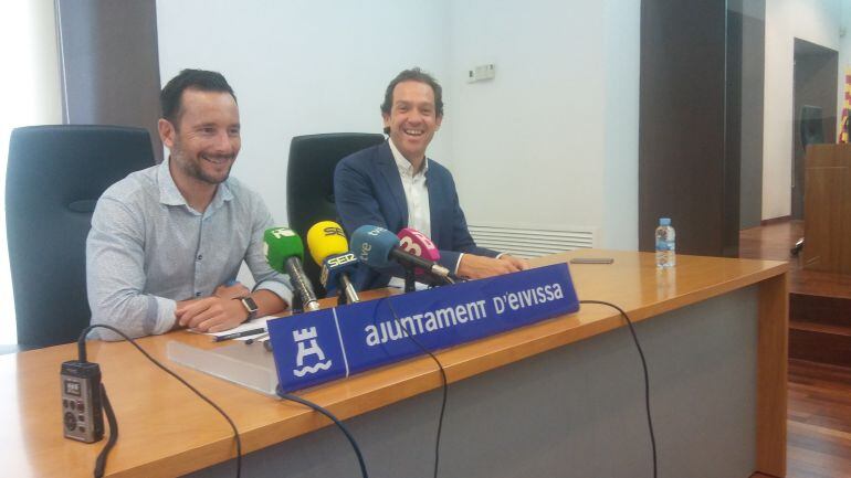 Ruiz y Pons en la presentación de los resultados de la campaña