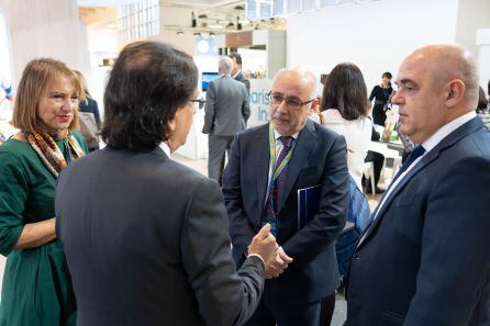 El presidente del Cabildo de Gran Canaria, Antonio Morales (centro), en la feria ITB de Berlín.