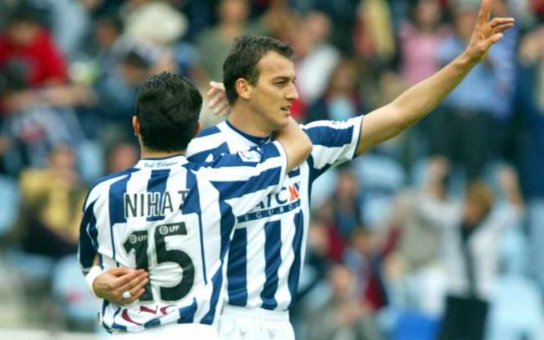 Darko Kovacevic celebra un gol en la Real Nihat, su inseparable compañero de fatigas en ataque el año del subcampeonato