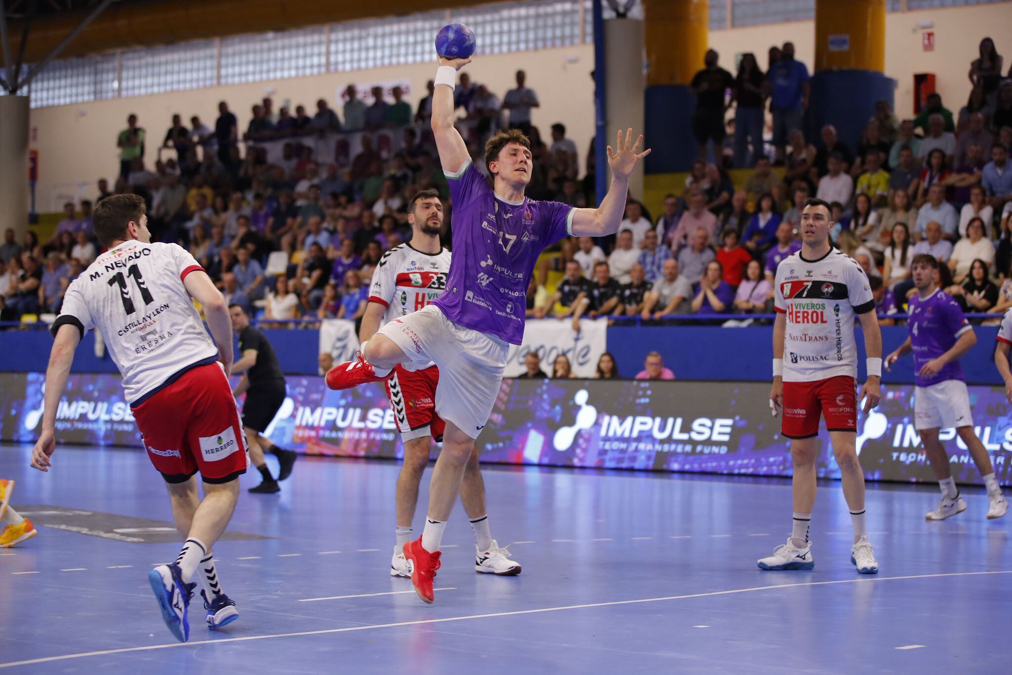 Jakub Sladkowski, con la camiseta del Impulse Guadalajara