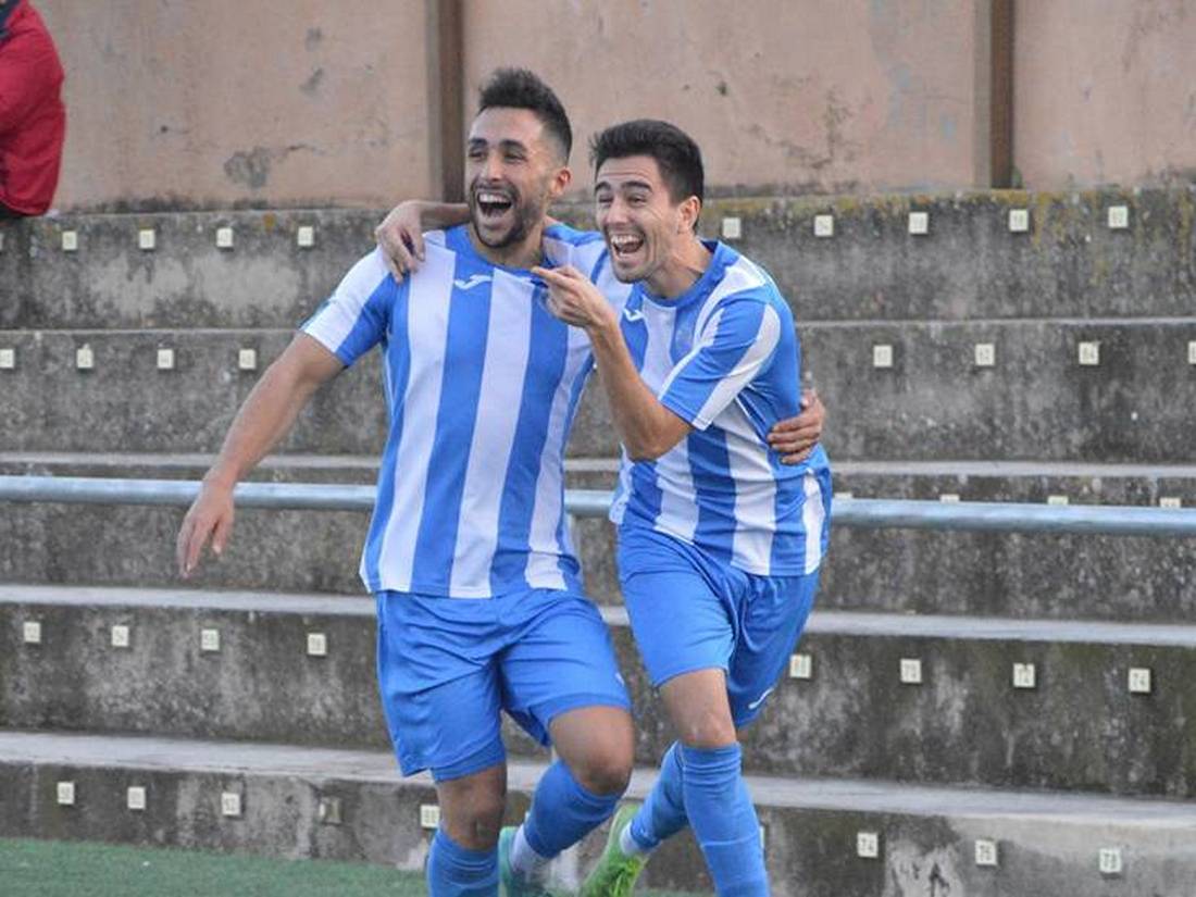 Mauro Melo y Álvaro celebrando un gol