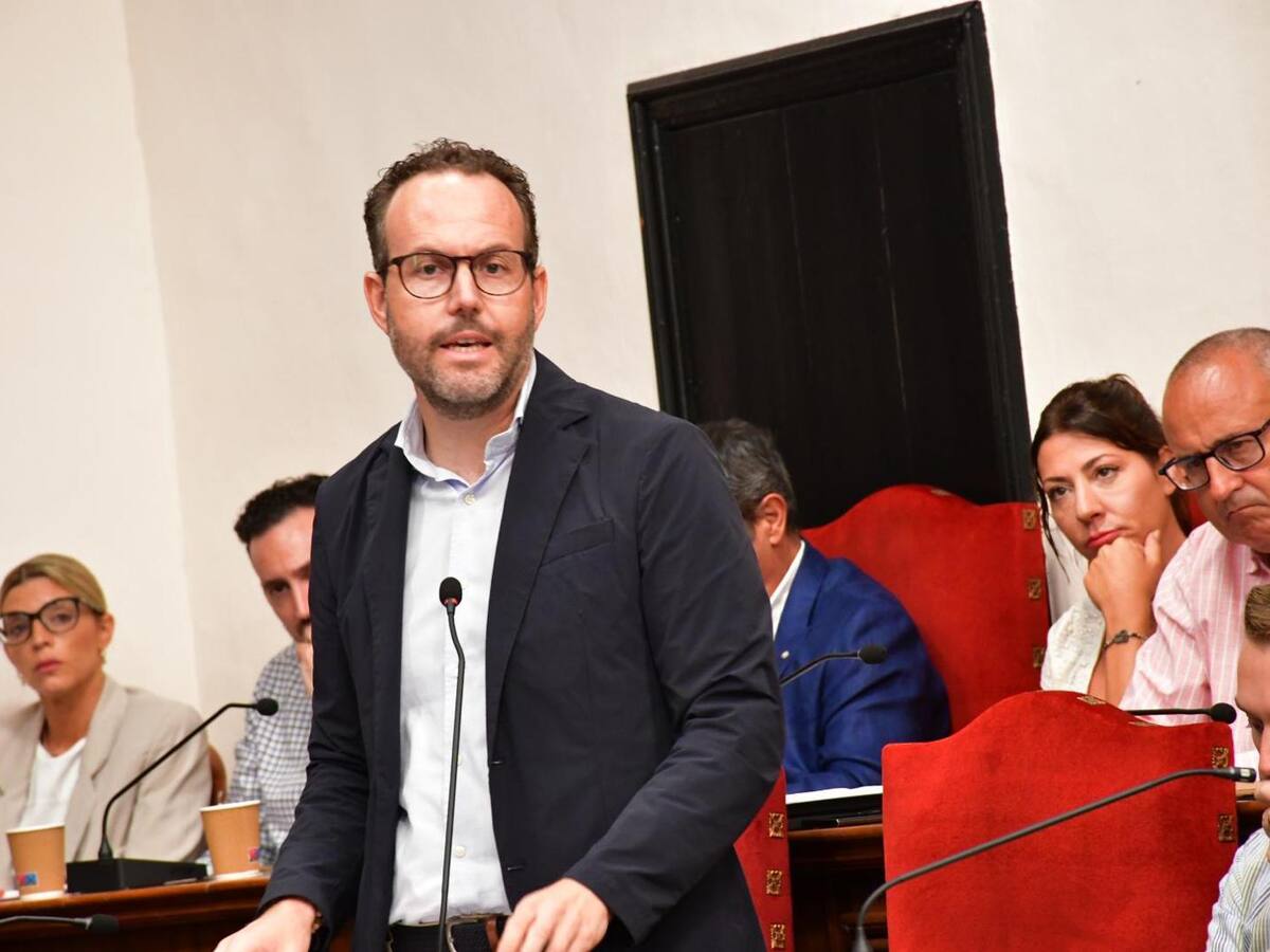 El PSOE muestra preocupación por la renuncia del concejal de Ocupación de la Vía Pública a una semana de las fiestas