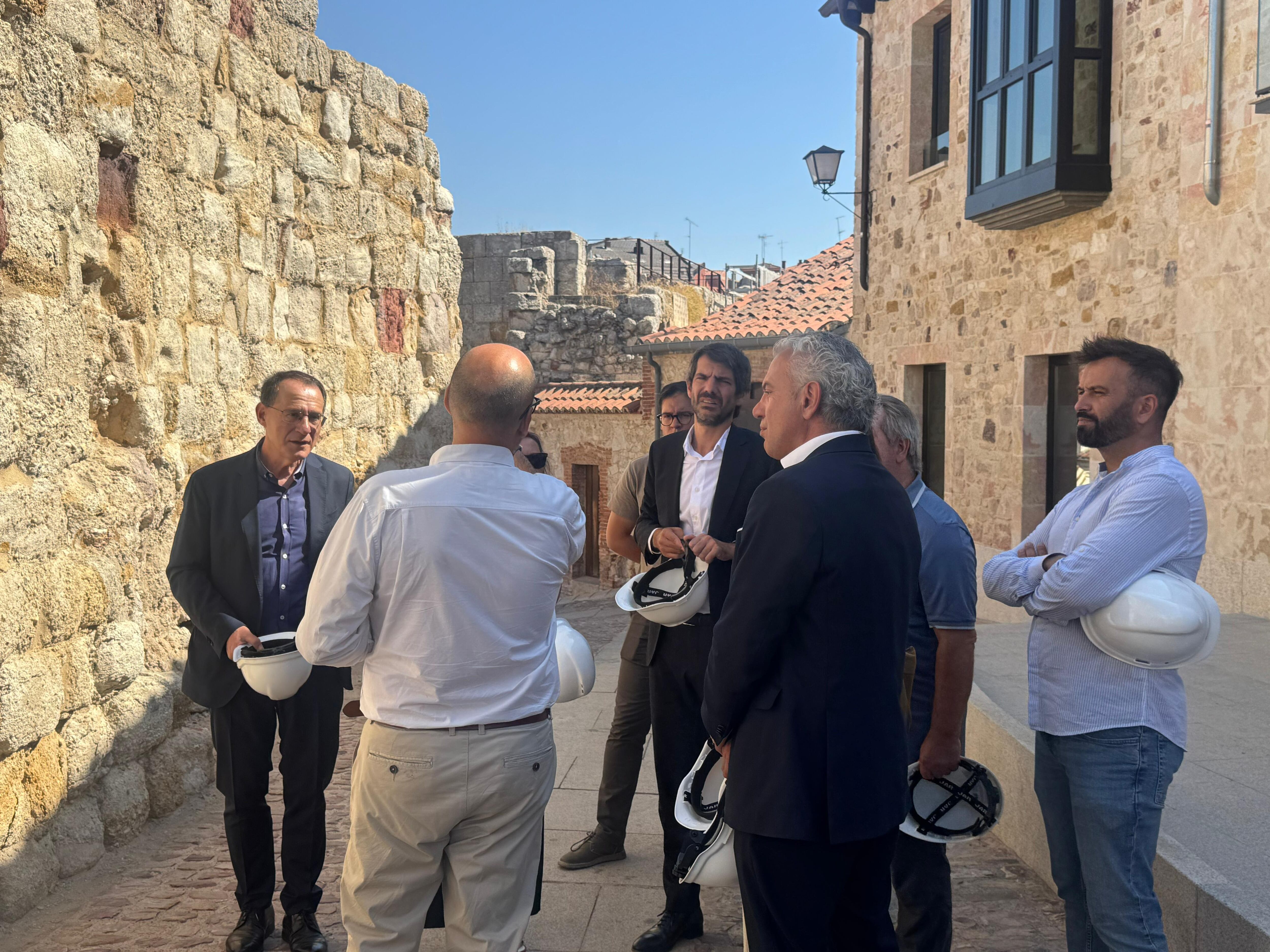 Visita del Ministro de Cultura a las obras de la muralla de Zamora