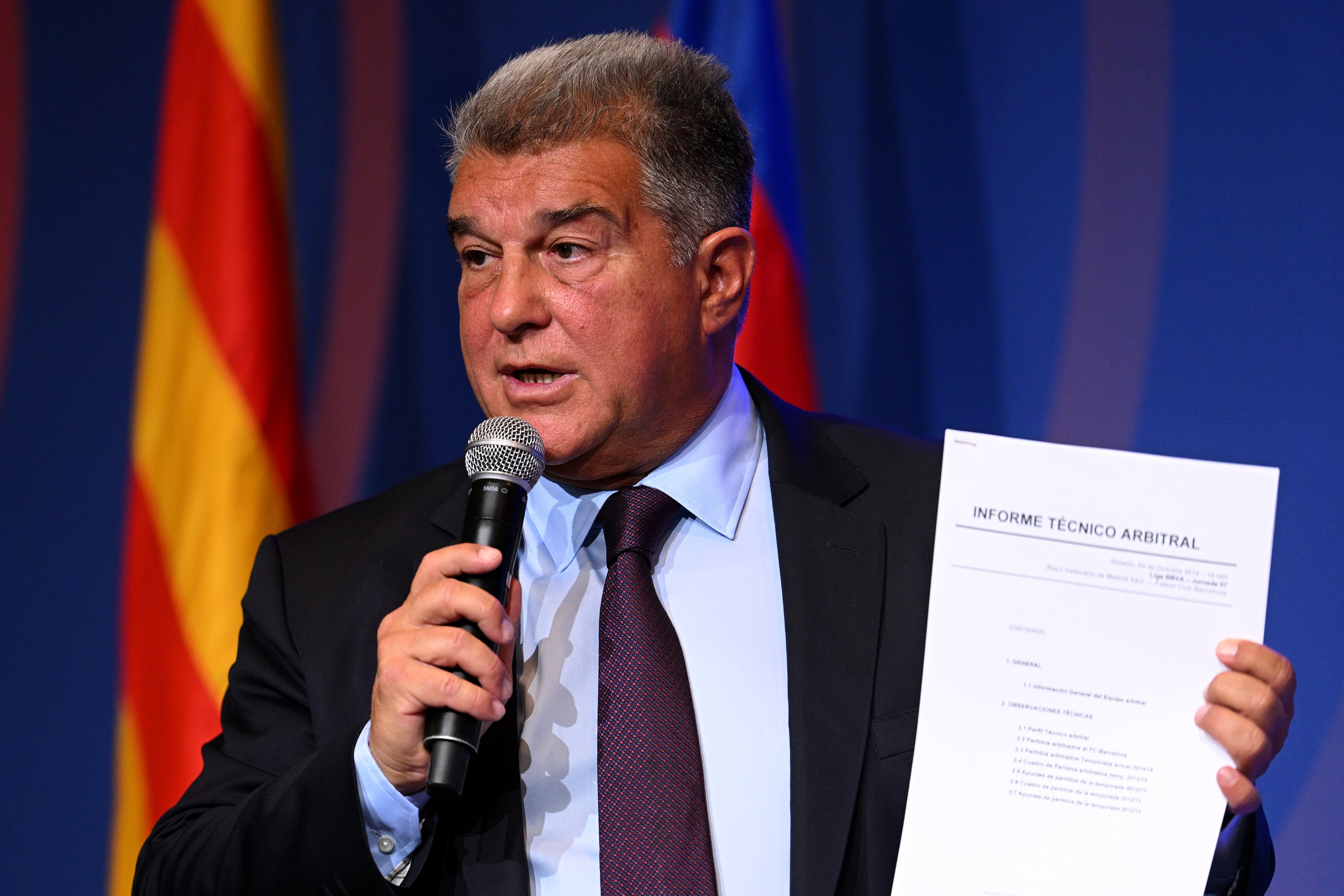 Joan Laporta, en una fotografía de archivo de su comparecencia del pasado mes de abril sobre el &#039;caso Negreira&#039;. (Photo by David Ramos/Getty Images)