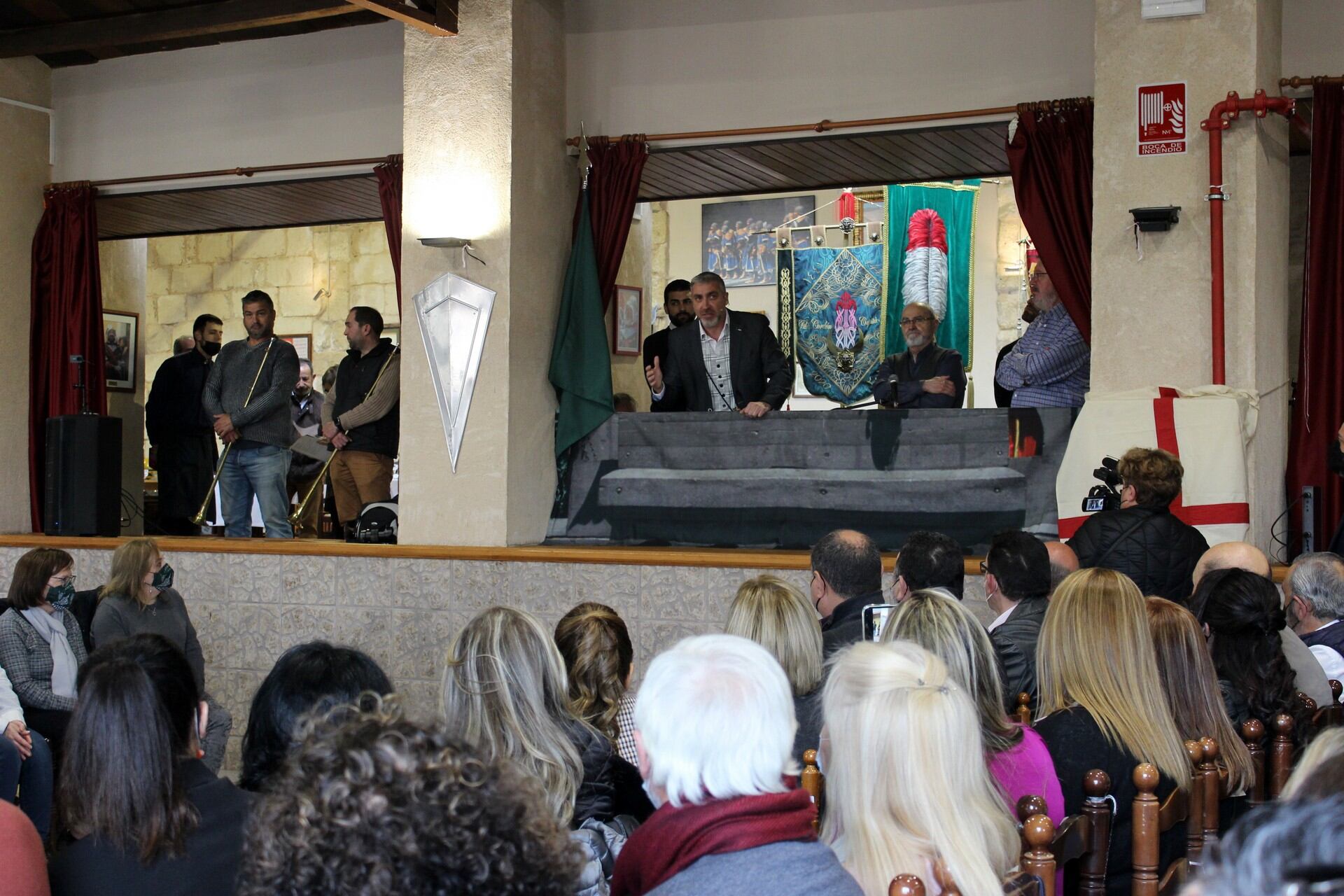 La Filà Guzmanes ha acogido el ensayo de las Embajadas de Alcoy con la asistencia de numeroso público.