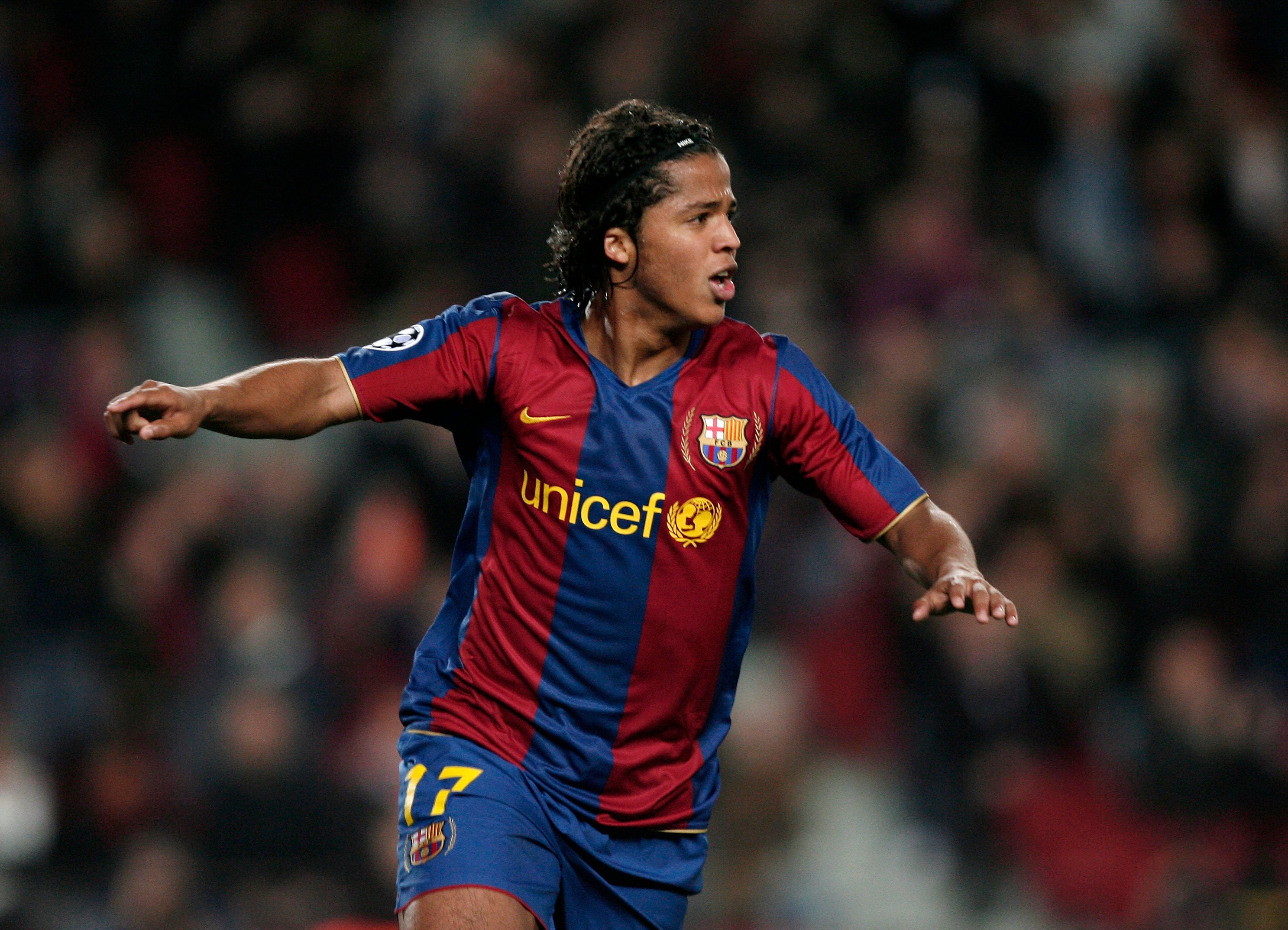 Giovani Dos Santos celebra un gol con el FC Barcelona