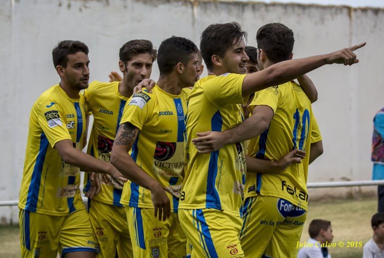 Los jugadores ribereños celebran uno de los goles del pasado fin de semana