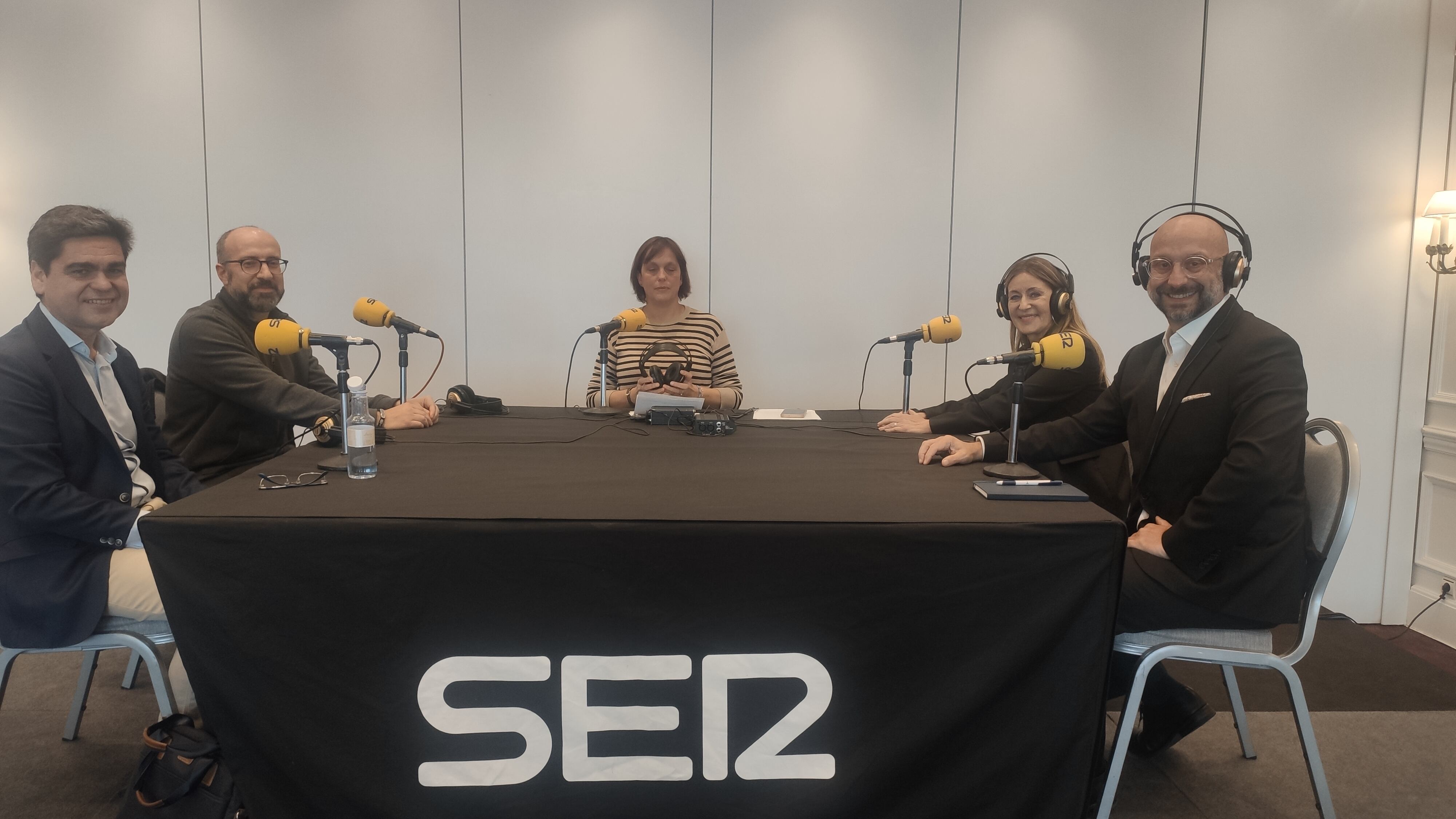 Zigor Etxebeste ( Nazaret), Juan Azpiroz (Real Club de Tenis de SS) ,Elena Estomba y Alain Martzolff del Hotel de Londres