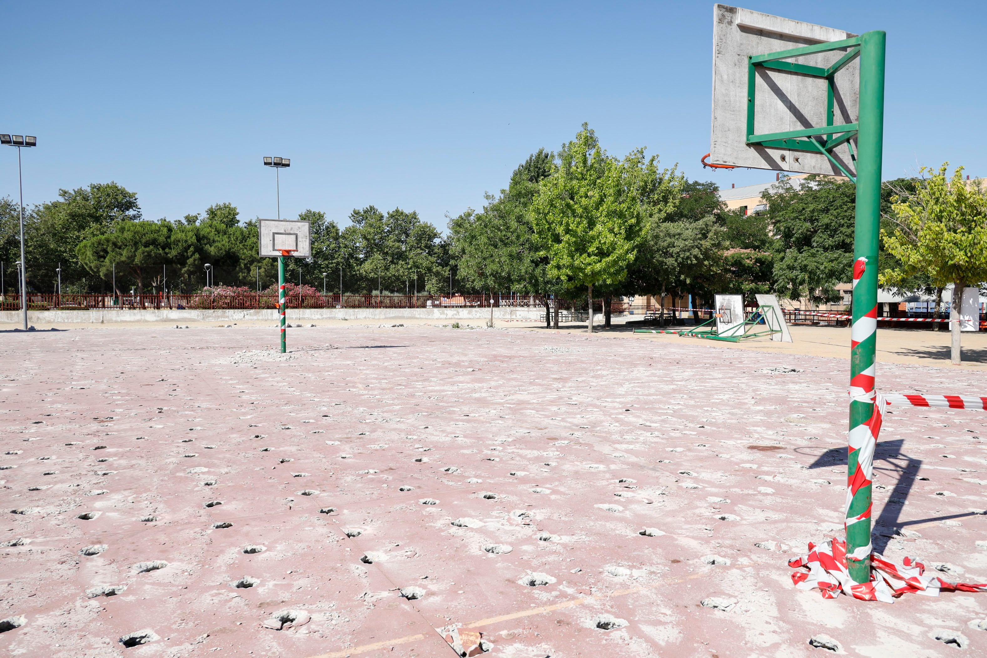 Obras en las pistas deportivas del colegio Gabriel Celaya de Móstoles