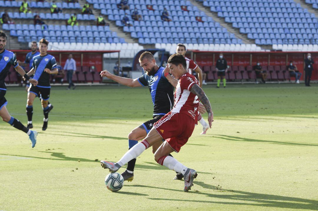 Darwin Núñez ante Saveljich.