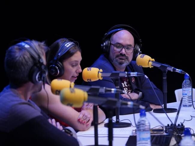Efrén Castro, vicepresidente da Deputación de Lugo, e Rubén Arroxo, tenente alcalde do Concello de Lugo, xunto con Sara Meijide no 'Sen respecto non hay xogo'.