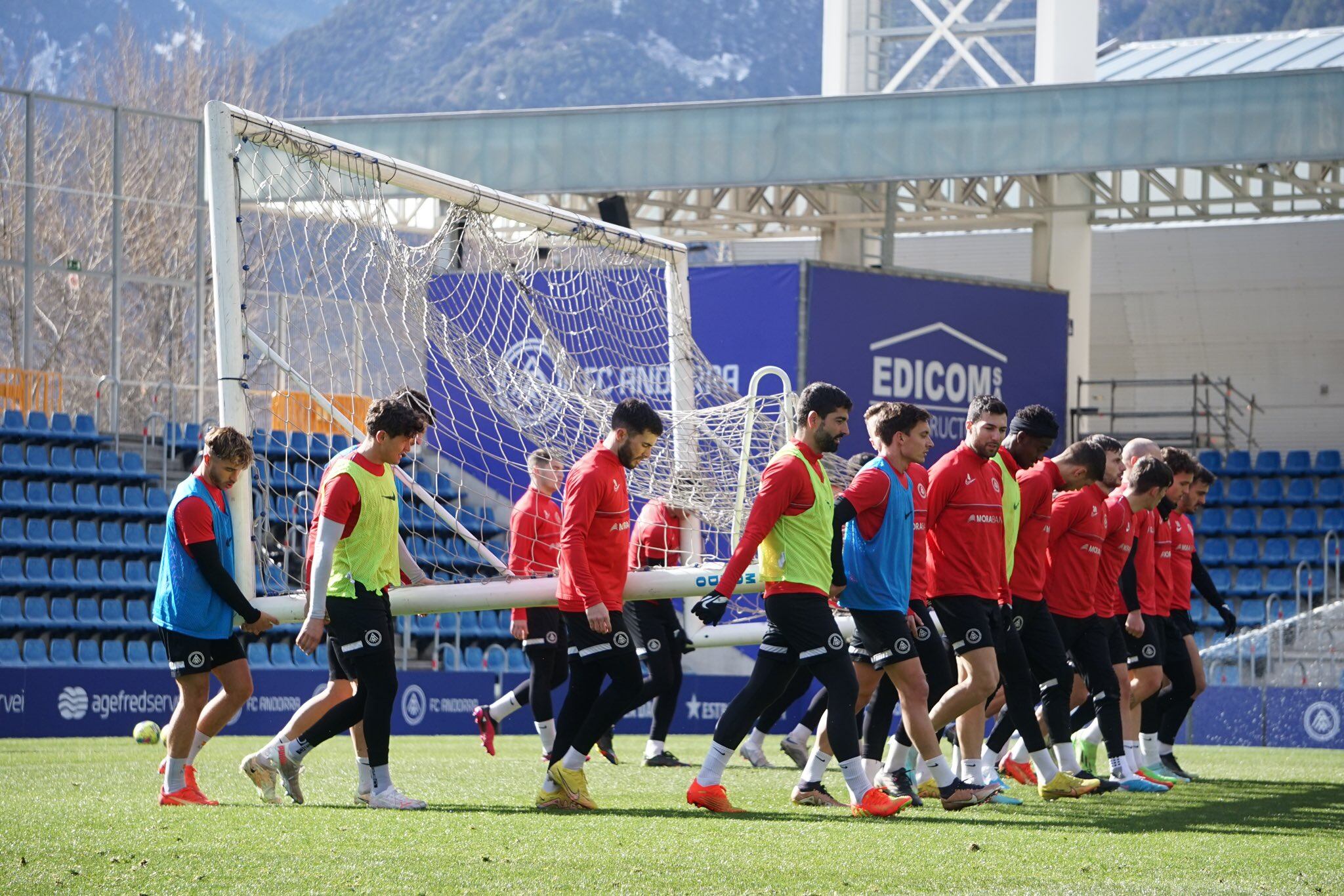 Entrenament de l'FC Andorra abans del desplaçament per disputar l'important partit contra el Llevant de dissabte.