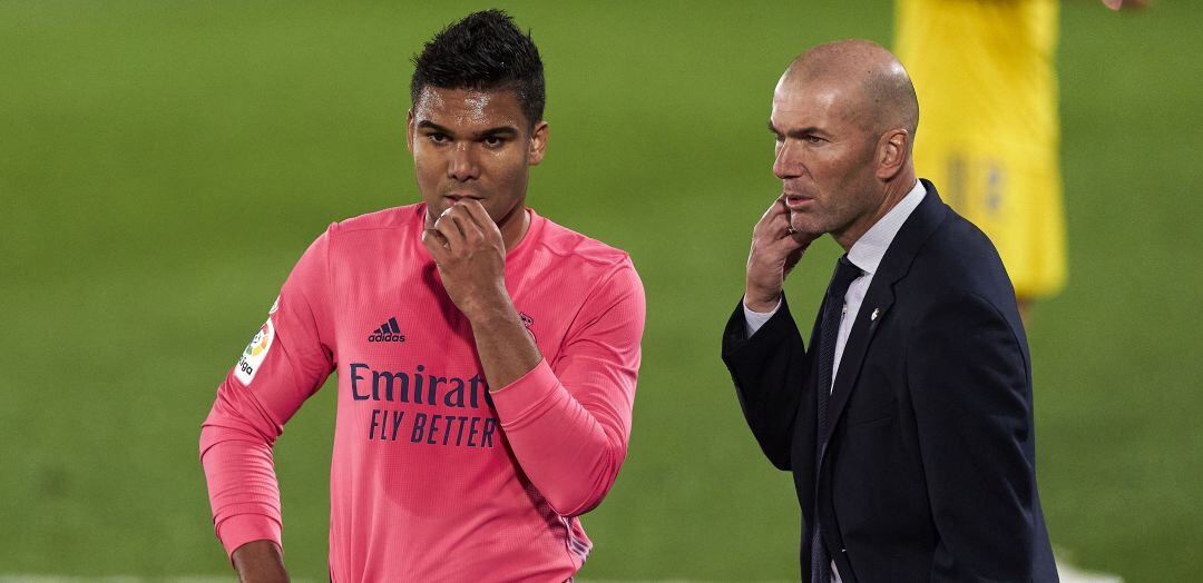 Casemiro y Zidane, durante el partido ante el Cádiz