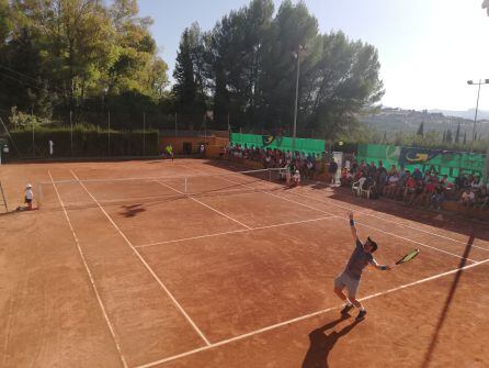 Momento de la final en la pista central del club de Tenis San Luís