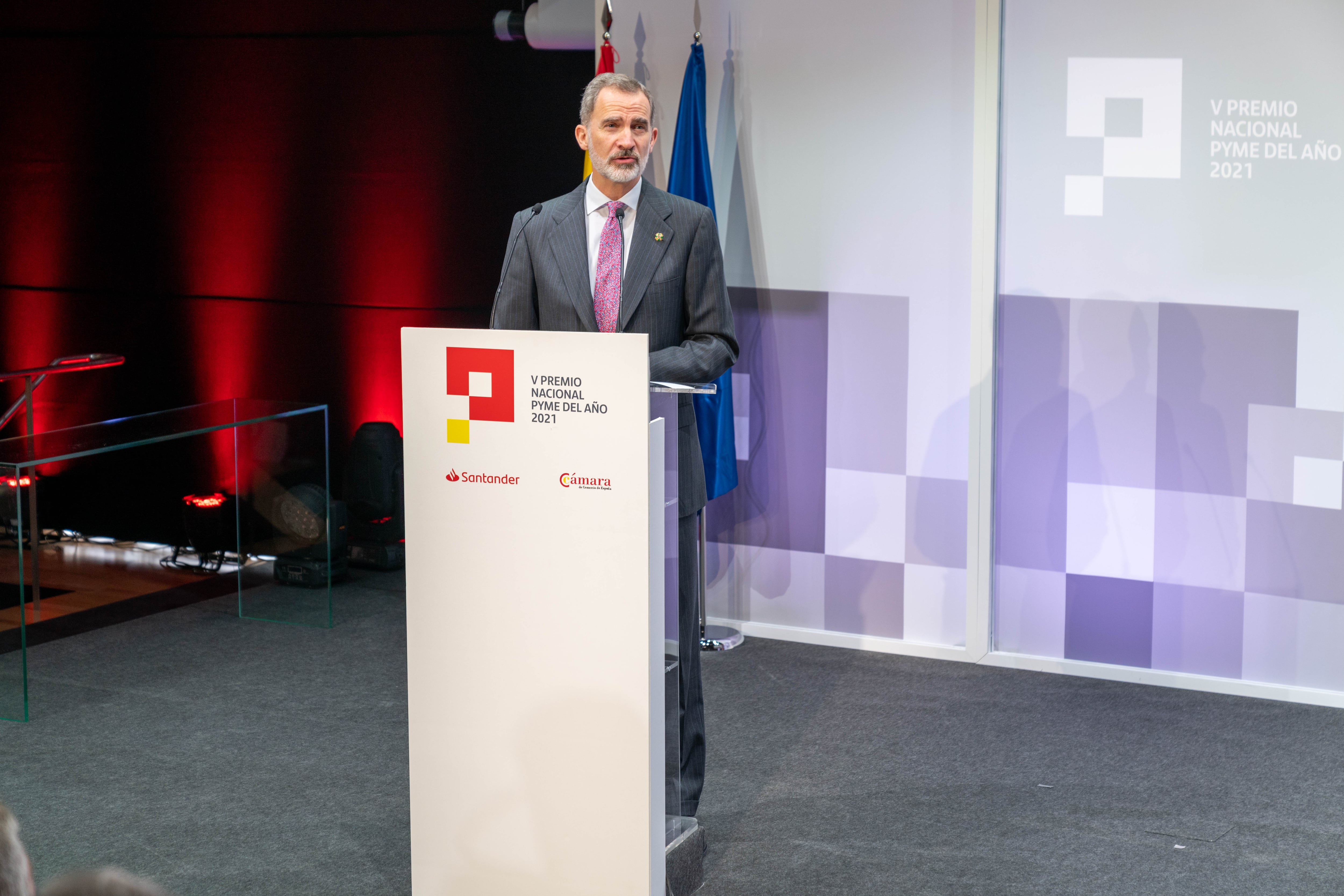 Felipe VI ha alabado el “compromiso” de las pymes españolas, especialmente en estos últimos años de pandemia, así como su “capacidad de adaptación, perseverancia y esfuerzo con el fin último de mantener y, en la medida de lo posible, generar empleo y bienestar”.