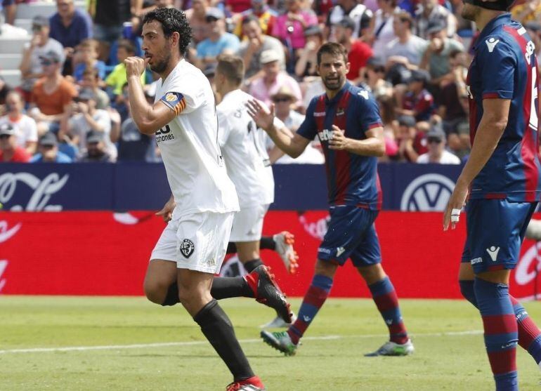 Parejo celebra su gol ante el Levante.