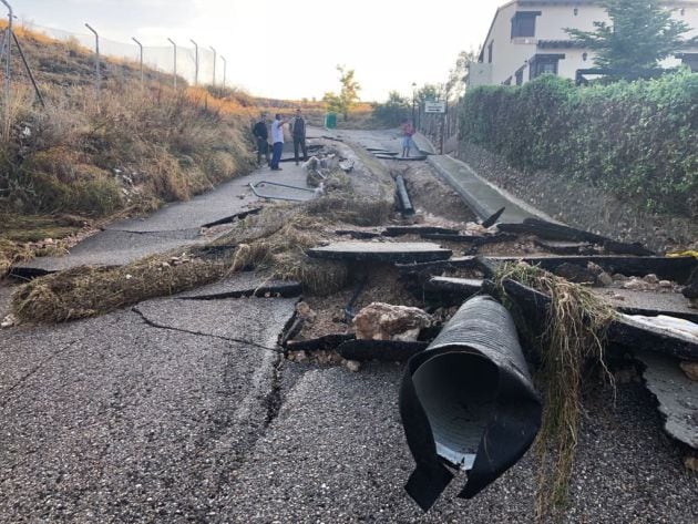 Calle destrozada en Fuentelencina.