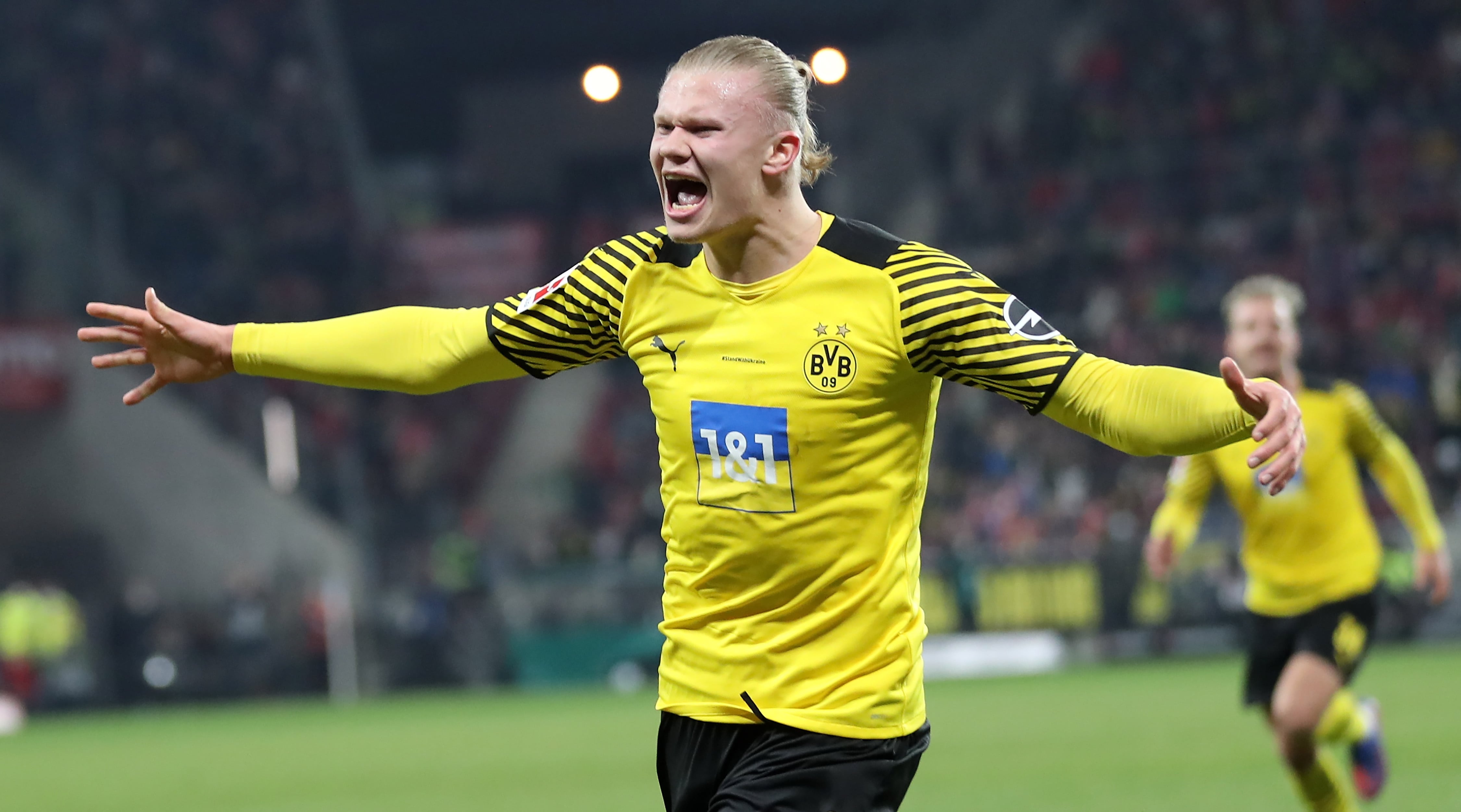 l delantero del Borussia Dortmund Erling Haaland celebra un gol