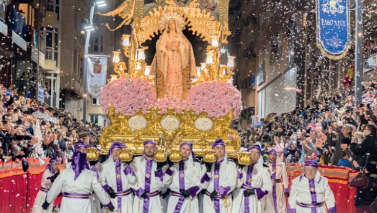 Procesión de Viernes Santo, presidida por el Paso Blanco. Cortejo Bíblico-Pasional de la historia de la Salvación.