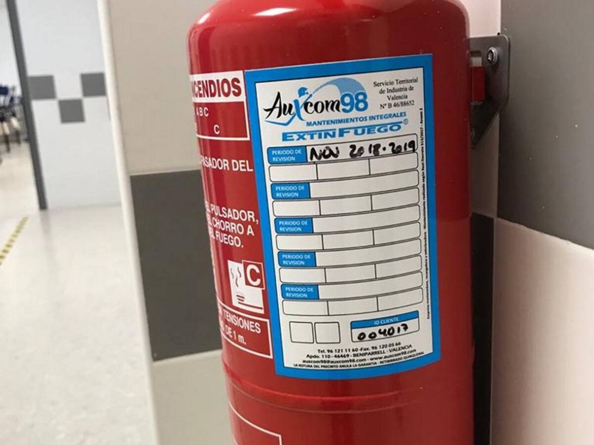 Extintores sin pasar la revisión y otras deficiencias en el colegio Cervantes según el PP de Gandia