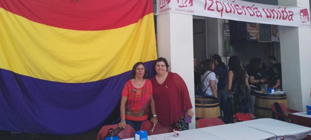 Imagen de archivo de Nieves Navarro con Victoria Delicado en la Feria