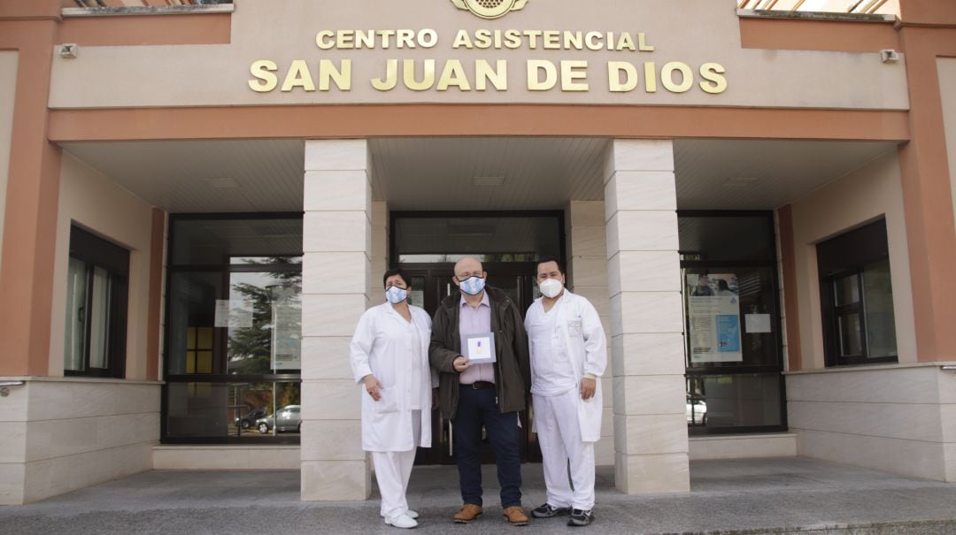 El Centro Asistencial San Juan de Dios recibe un reconocimiento por su labor durante la pandemia