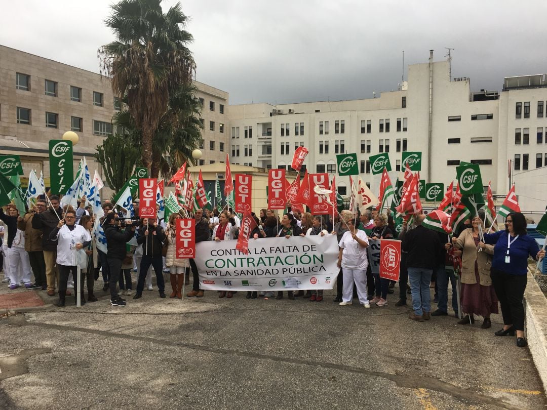 El personal sanitario del Hospital de Motril protestan por la falta de contrataciones