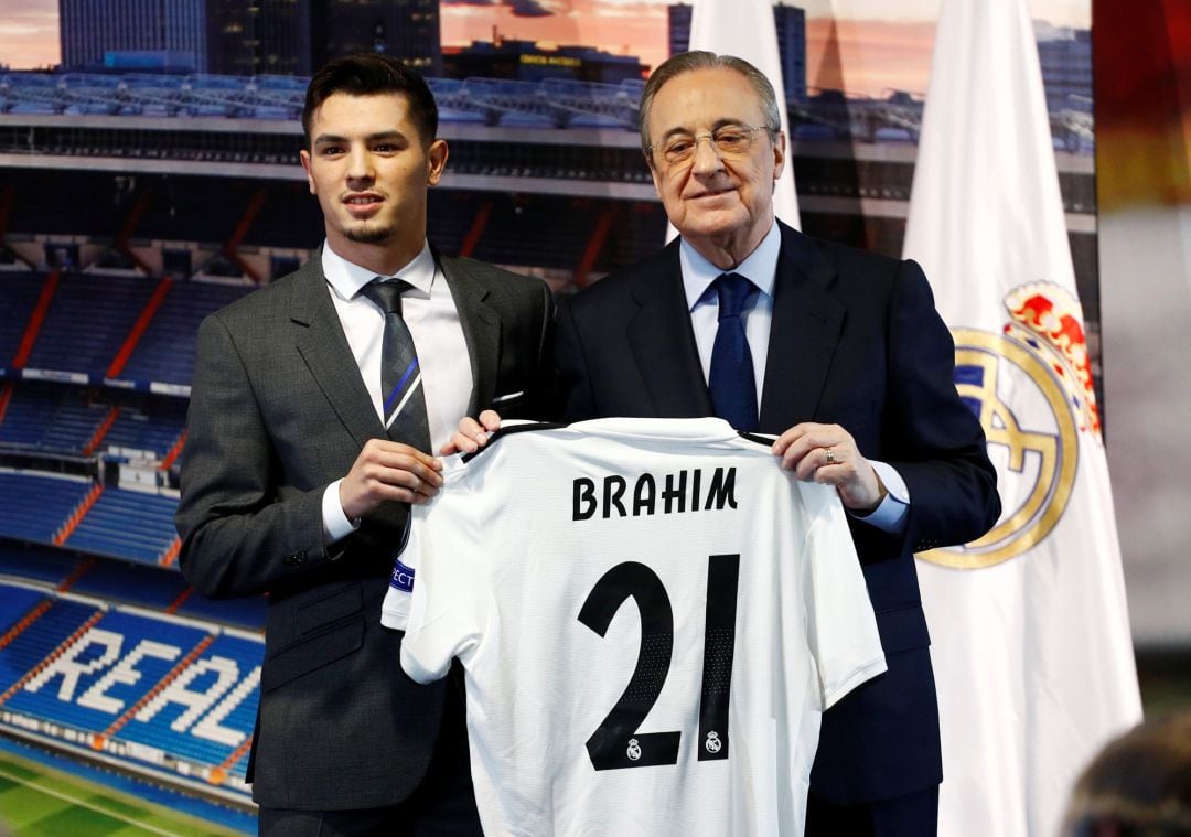 Brahim Diaz junto a Florentino Pérez presentado como nuevo jugador del Real Madrid