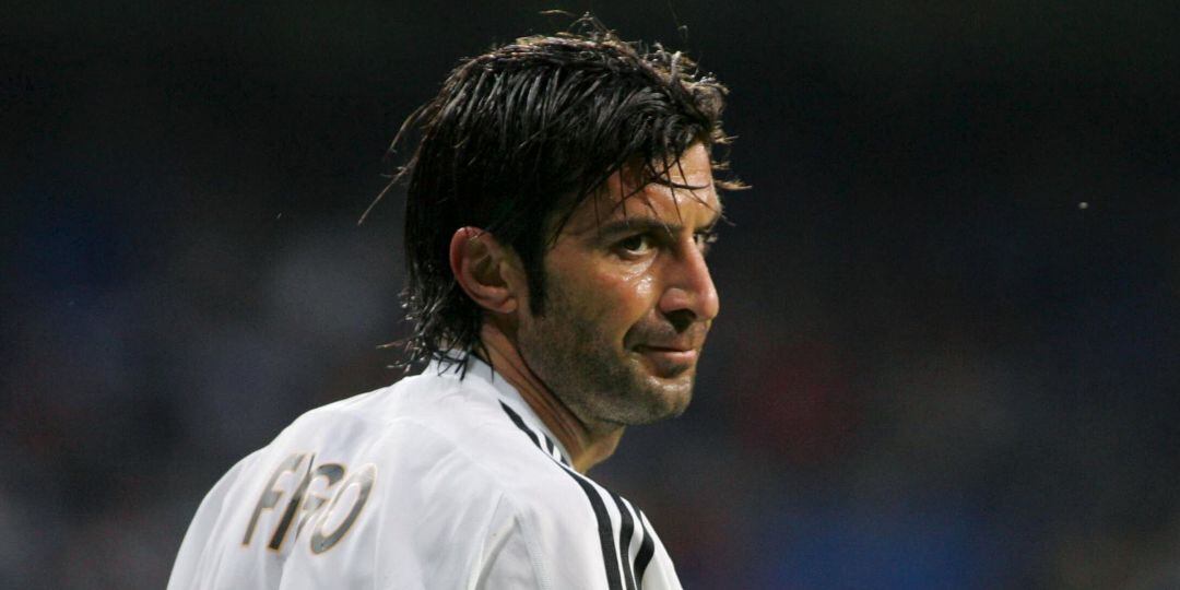 Luis Figo, durante un partido con el Real Madrid